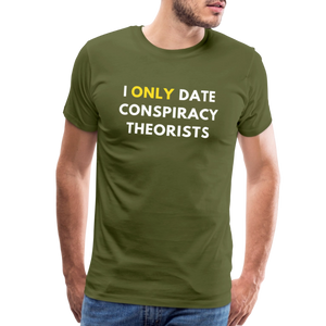 I Only Date Conspiracy Theorists Men's Premium T-Shirt - olive green