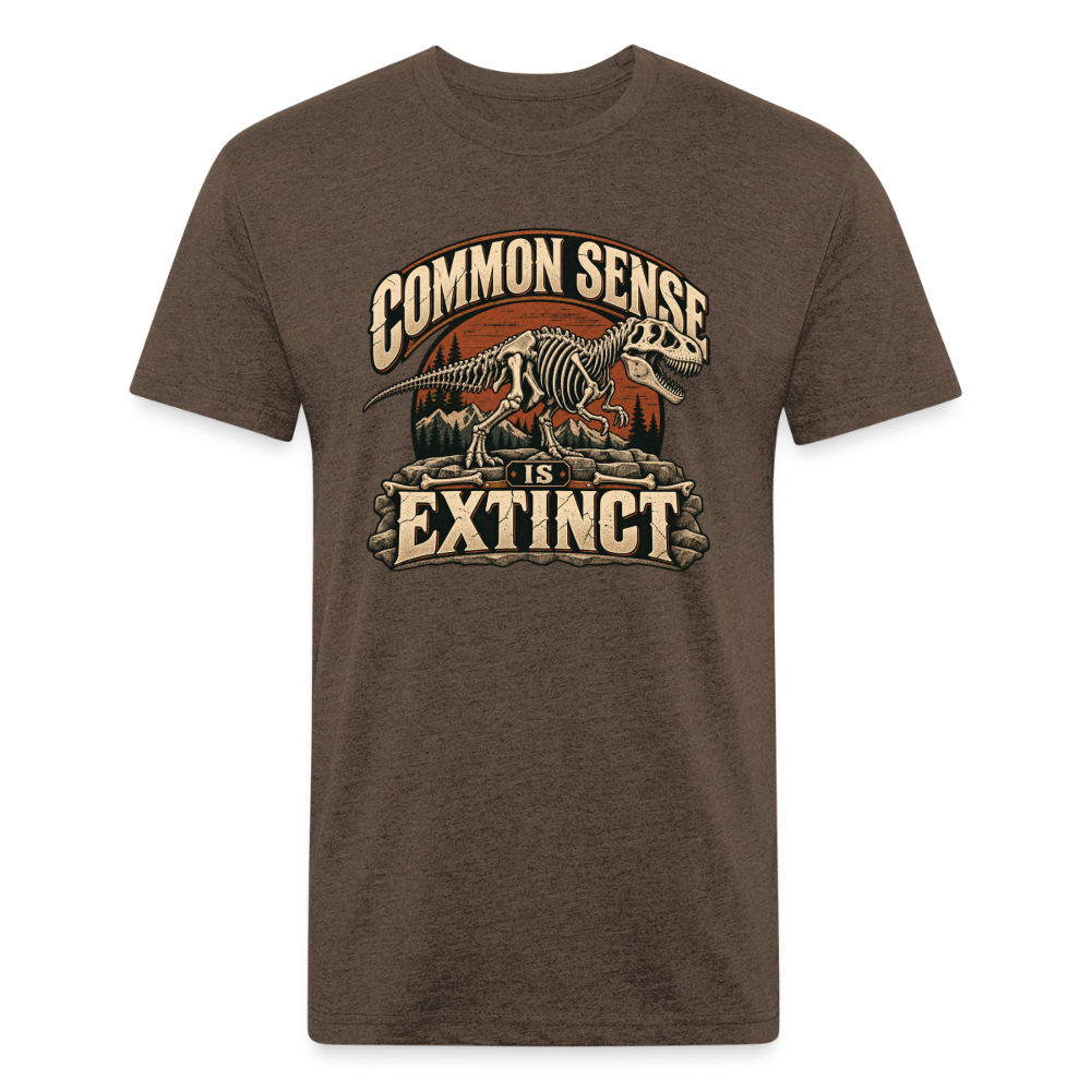 Common Sense Is Extinct – Men’s Fitted Graphic T-Shirt - heather espresso
