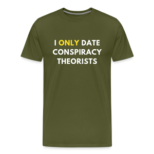 I Only Date Conspiracy Theorists Men's Premium T-Shirt - olive green
