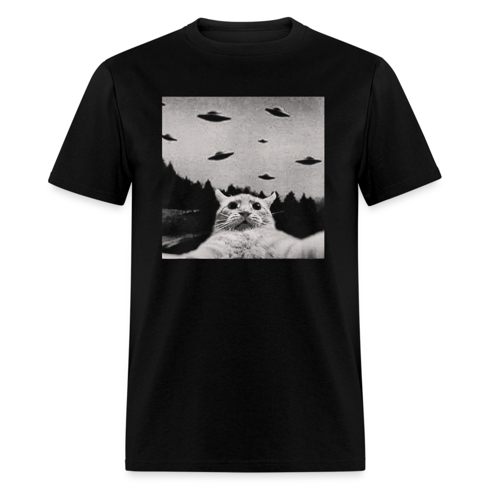 Cat Taking a Selfie UFOs Funny Classic T-Shirt - black