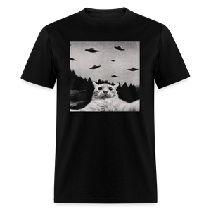 Cat Taking a Selfie UFOs Funny Classic T-Shirt - black